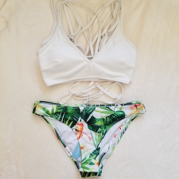 HP 💕 NWT White and Floral Cupshe Bikini - Picture 8 of 8